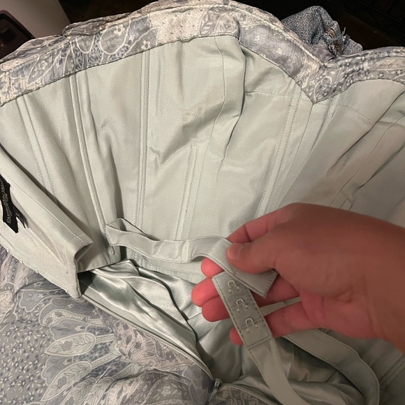 Carmen Marc Valvo Blue Paisley Gown - Picture 12 of 12